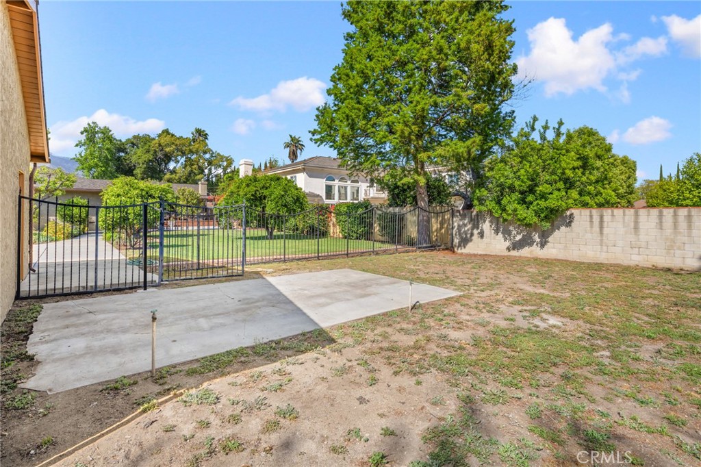 444 W Naomi Avenue