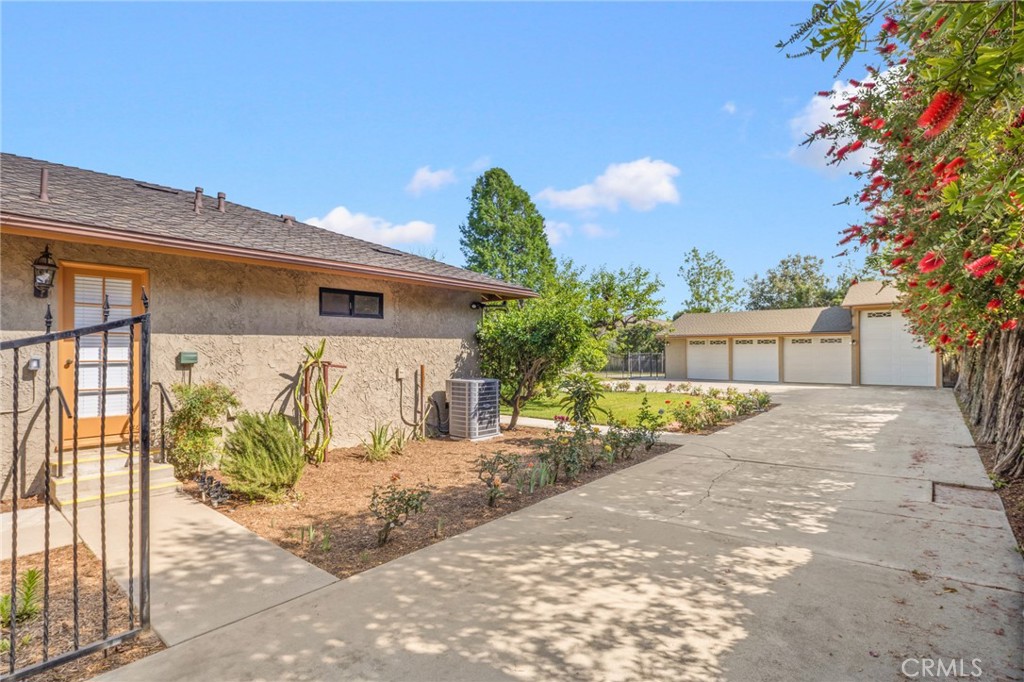 444 W Naomi Avenue