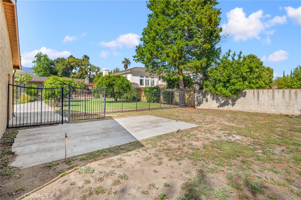 444 W Naomi Avenue