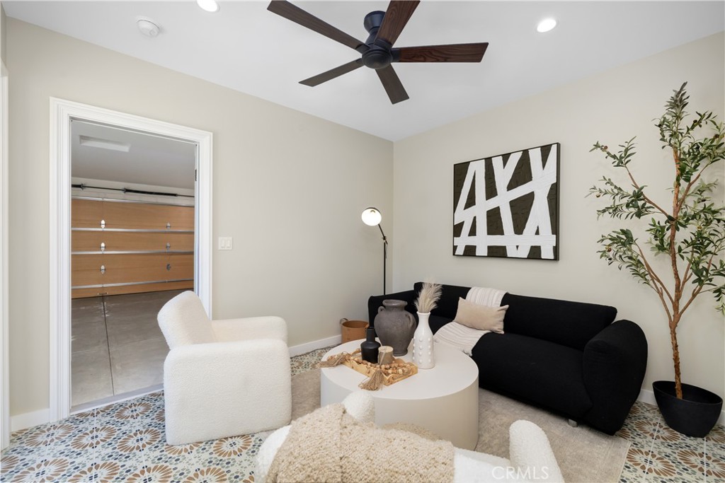 230 N Sunnyside Avenue