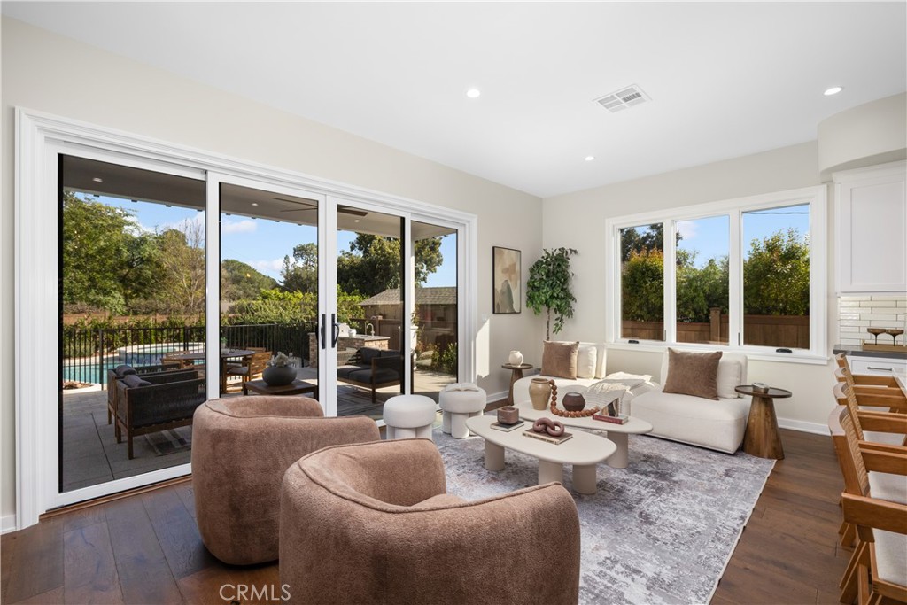 230 N Sunnyside Avenue