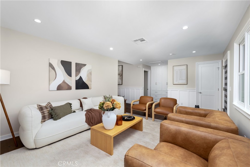 230 N Sunnyside Avenue