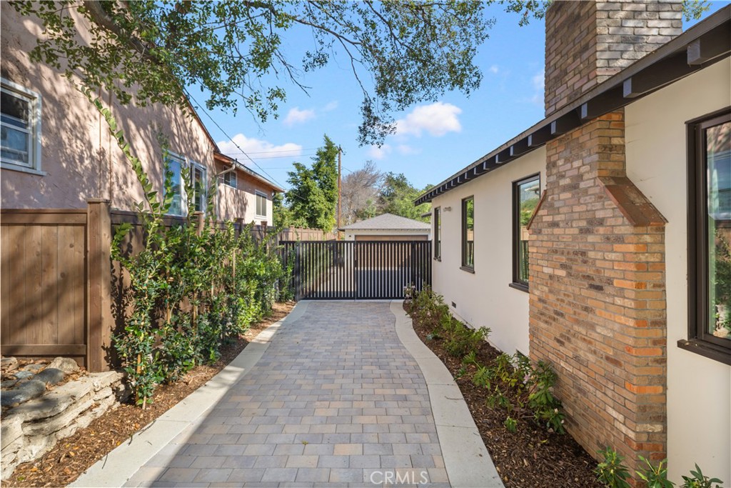 230 N Sunnyside Avenue