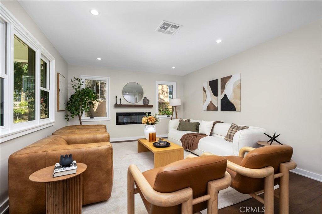 230 N Sunnyside Avenue