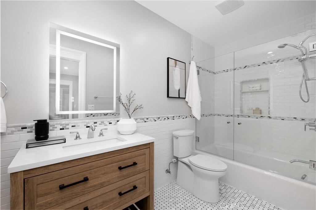 230 N Sunnyside Avenue