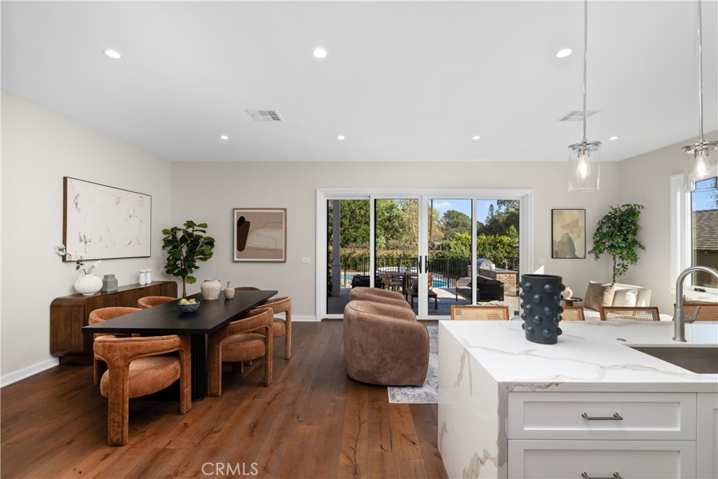 230 N Sunnyside Avenue