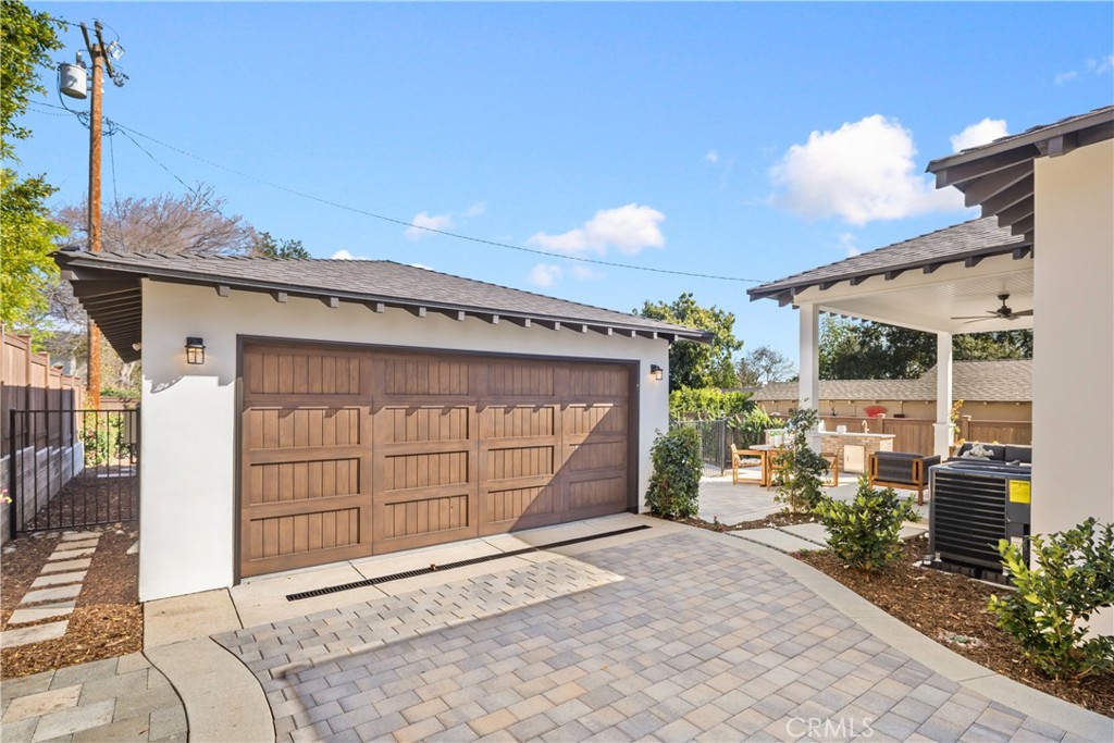 230 N Sunnyside Avenue