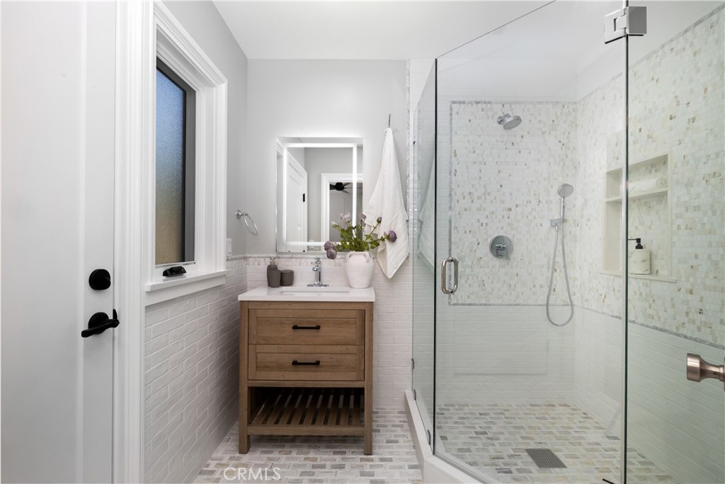 230 N Sunnyside Avenue