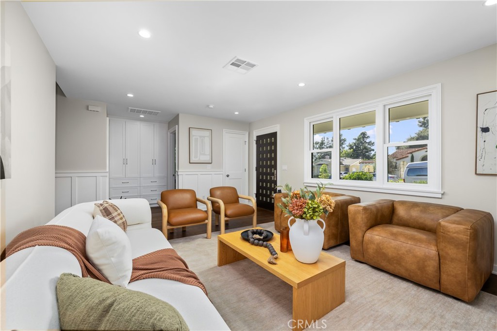 230 N Sunnyside Avenue