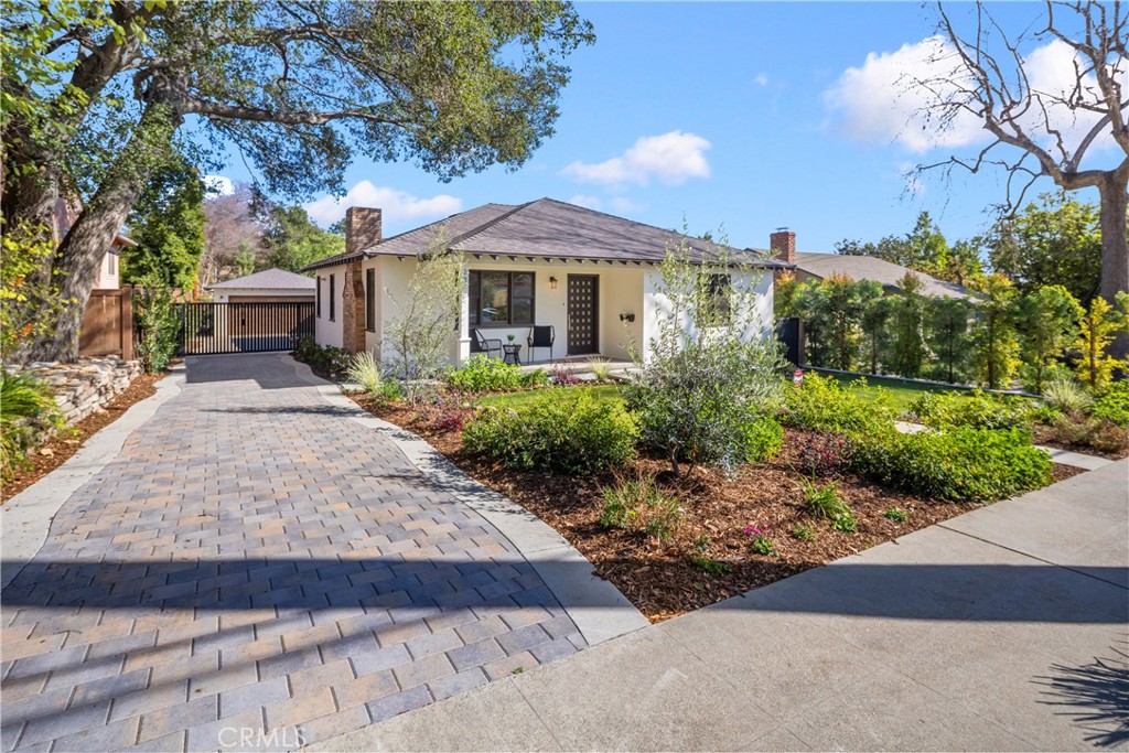 230 N Sunnyside Avenue