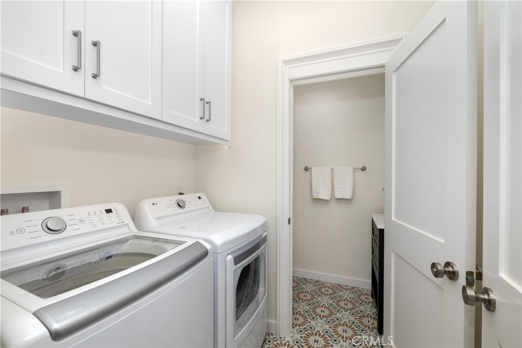 230 N Sunnyside Avenue