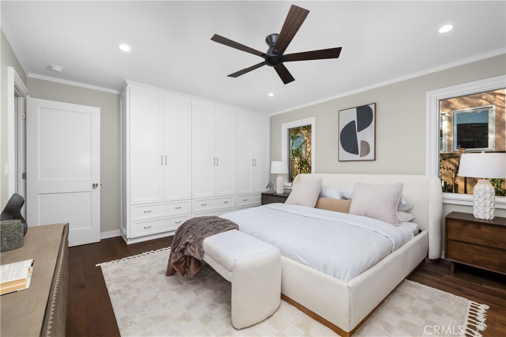 230 N Sunnyside Avenue