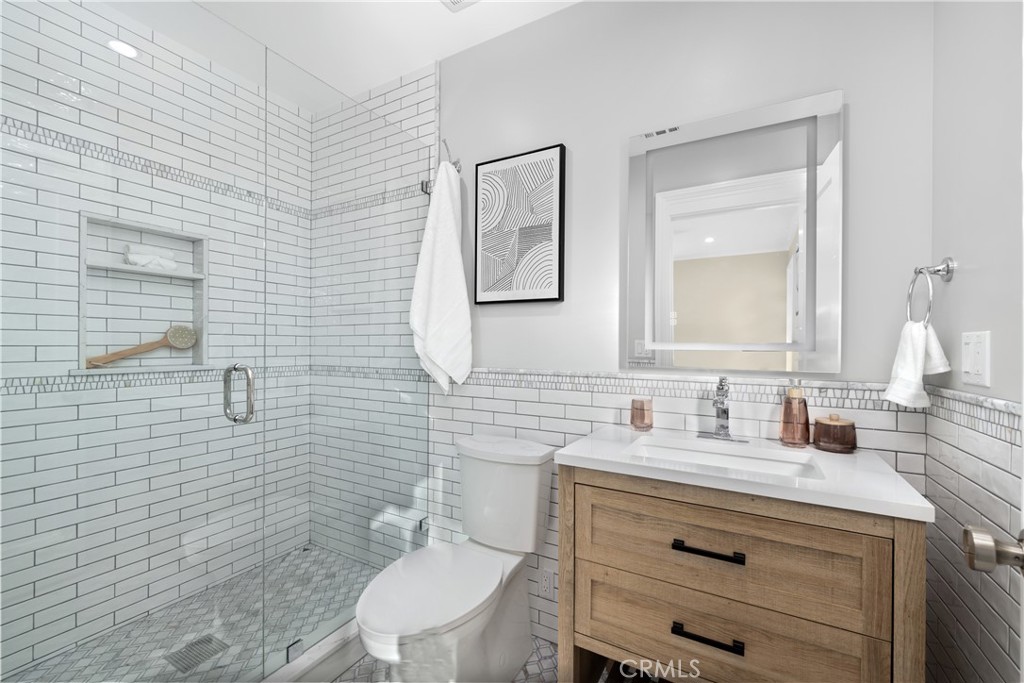 230 N Sunnyside Avenue