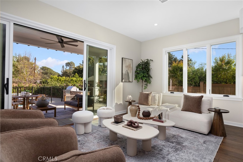 230 N Sunnyside Avenue