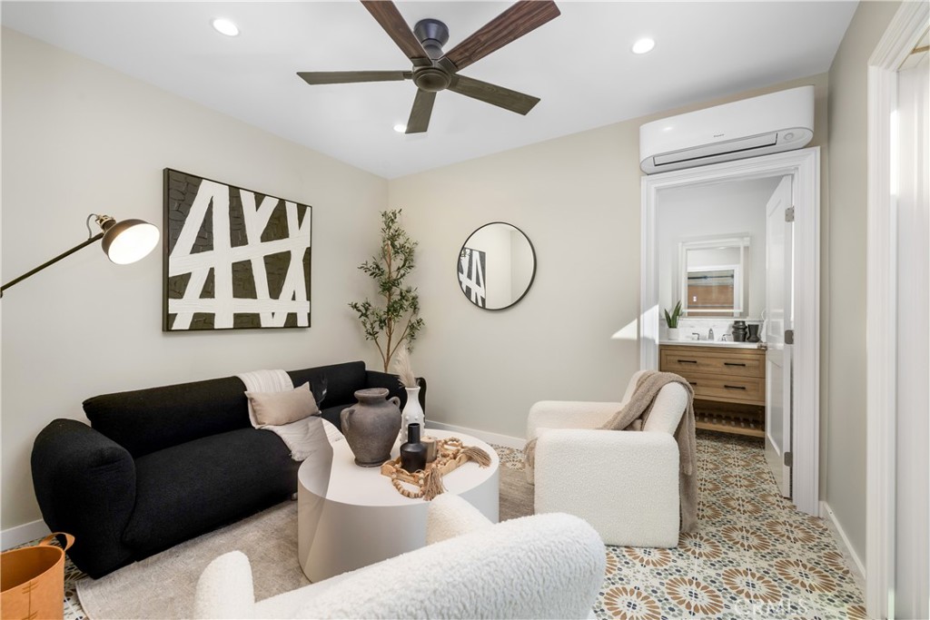 230 N Sunnyside Avenue