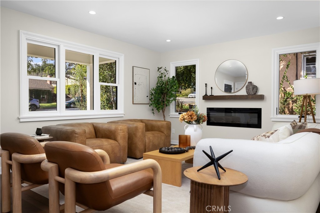 230 N Sunnyside Avenue