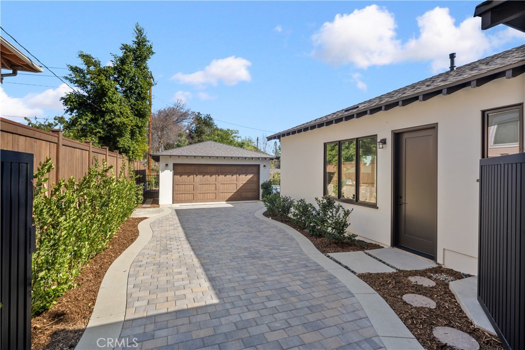 230 N Sunnyside Avenue