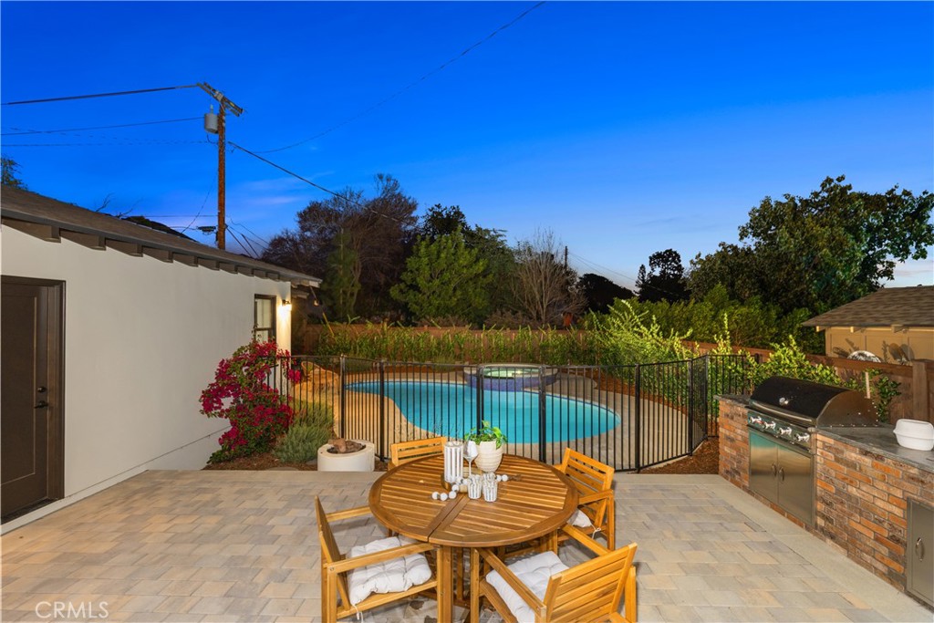 230 N Sunnyside Avenue