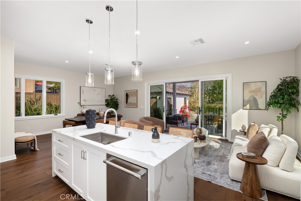 230 N Sunnyside Avenue