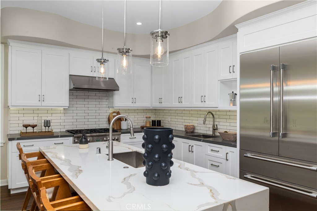 230 N Sunnyside Avenue