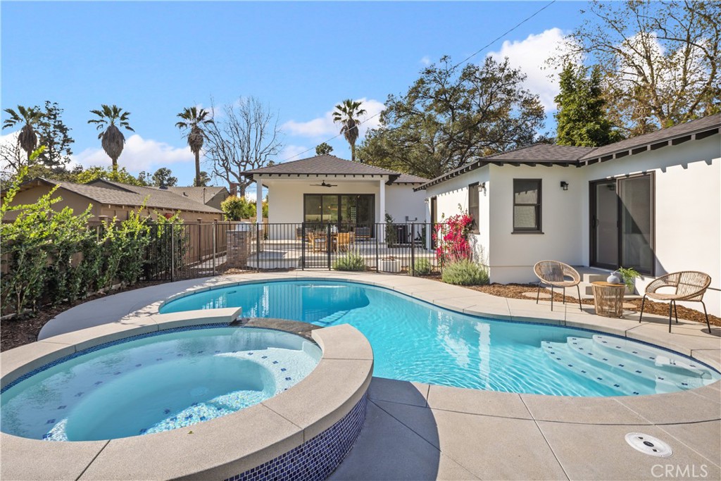 230 N Sunnyside Avenue