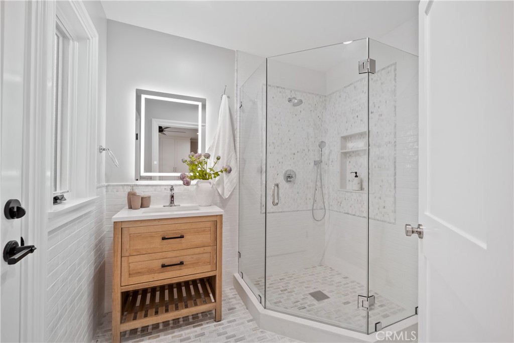 230 N Sunnyside Avenue