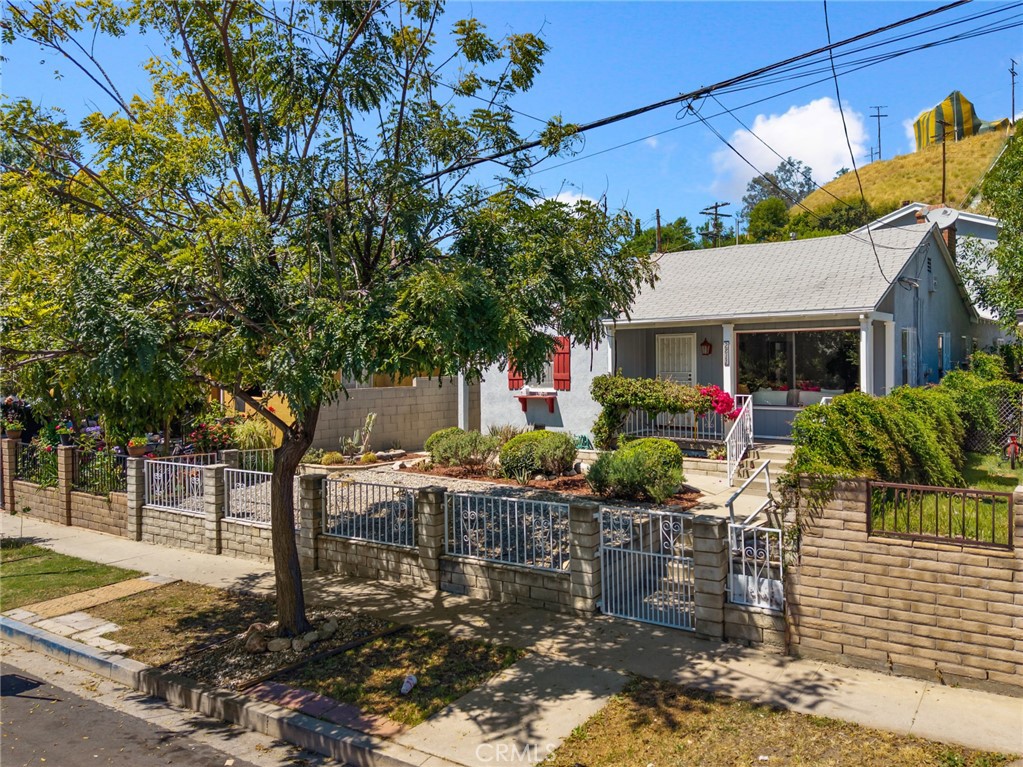 2811 Budau Avenue