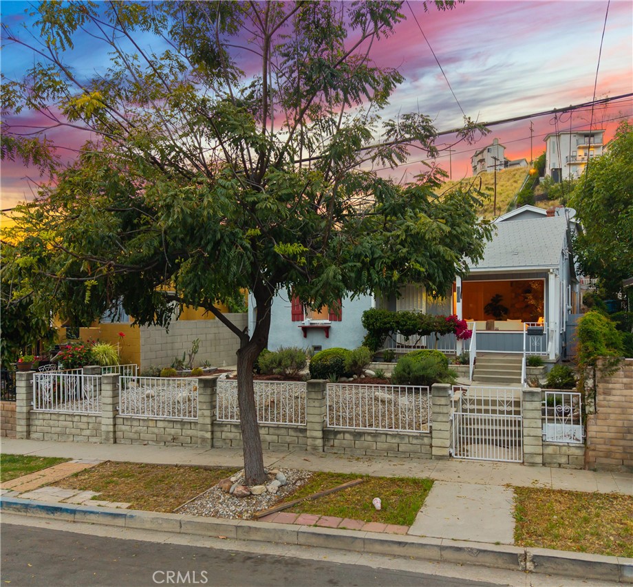 2811 Budau Avenue