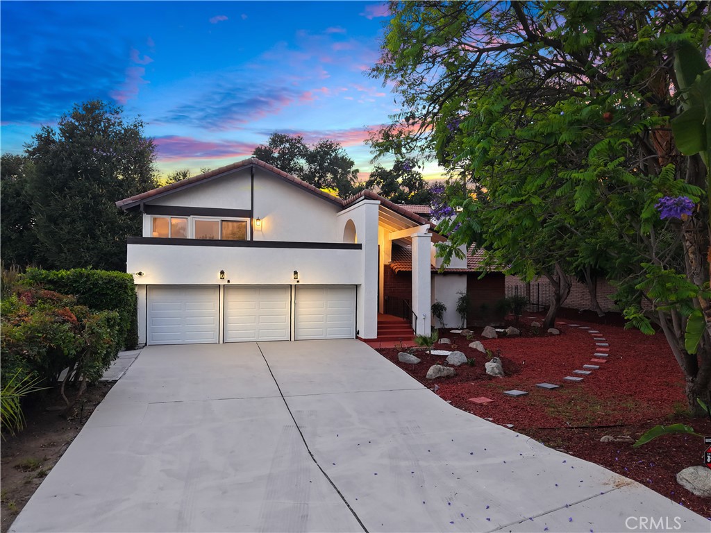 1049 Don Alvarado