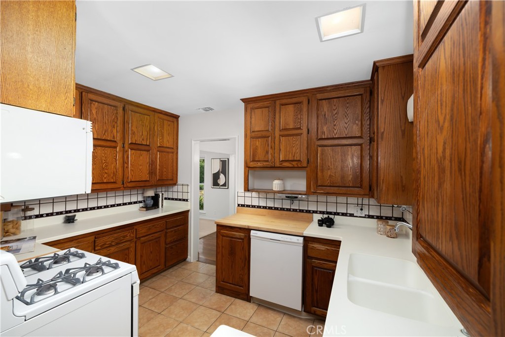 166 W Las Flores Avenue