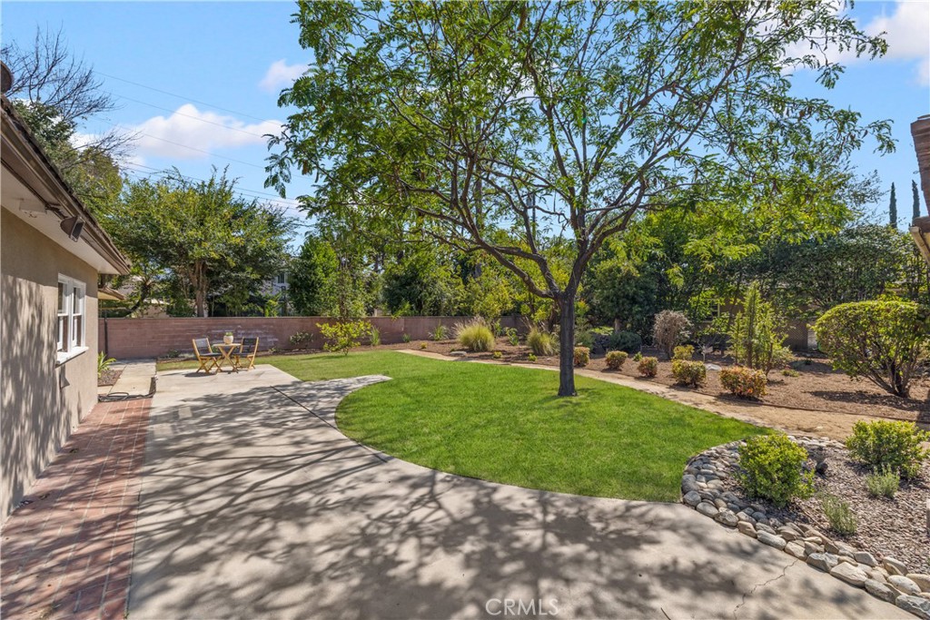 166 W Las Flores Avenue