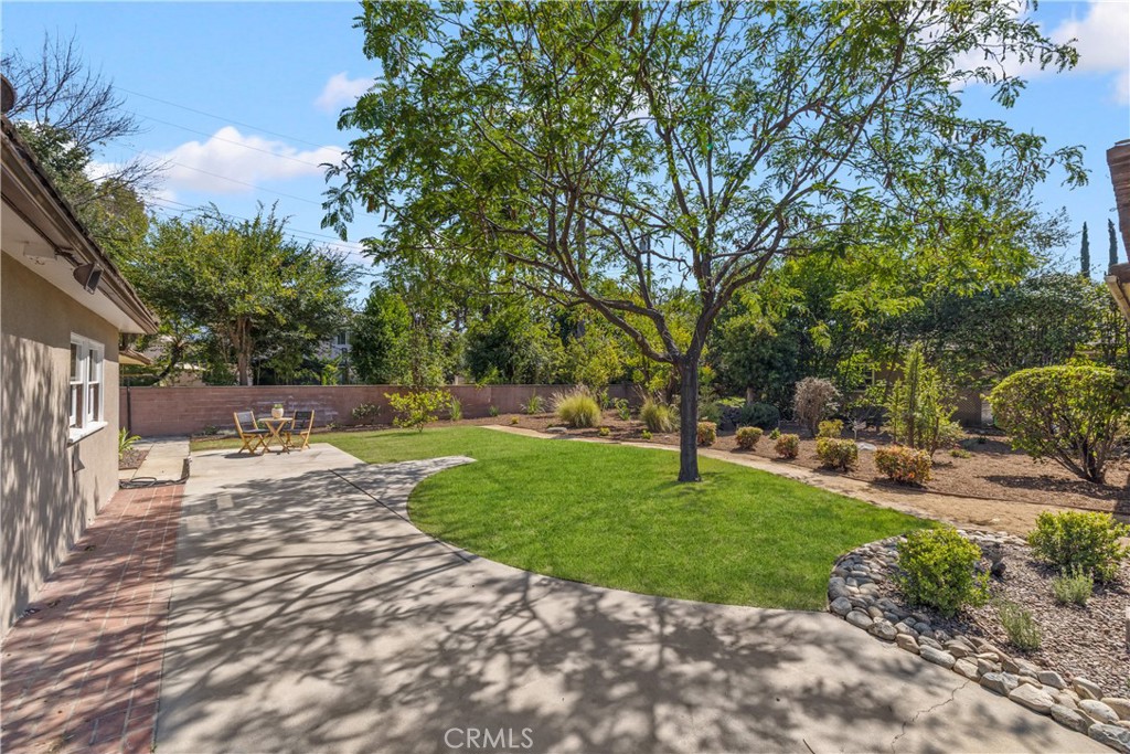 166 W Las Flores Avenue