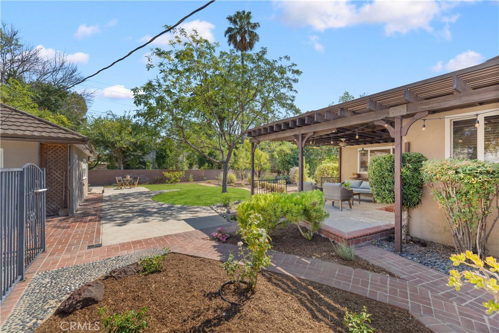166 W Las Flores Avenue