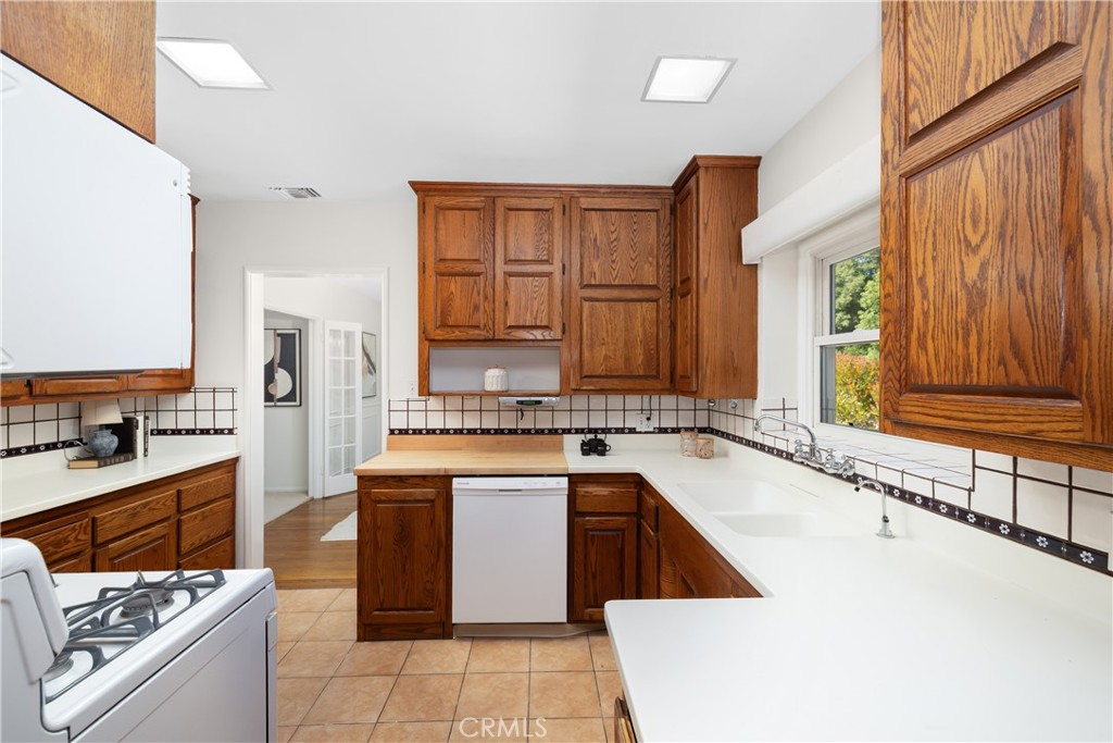 166 W Las Flores Avenue