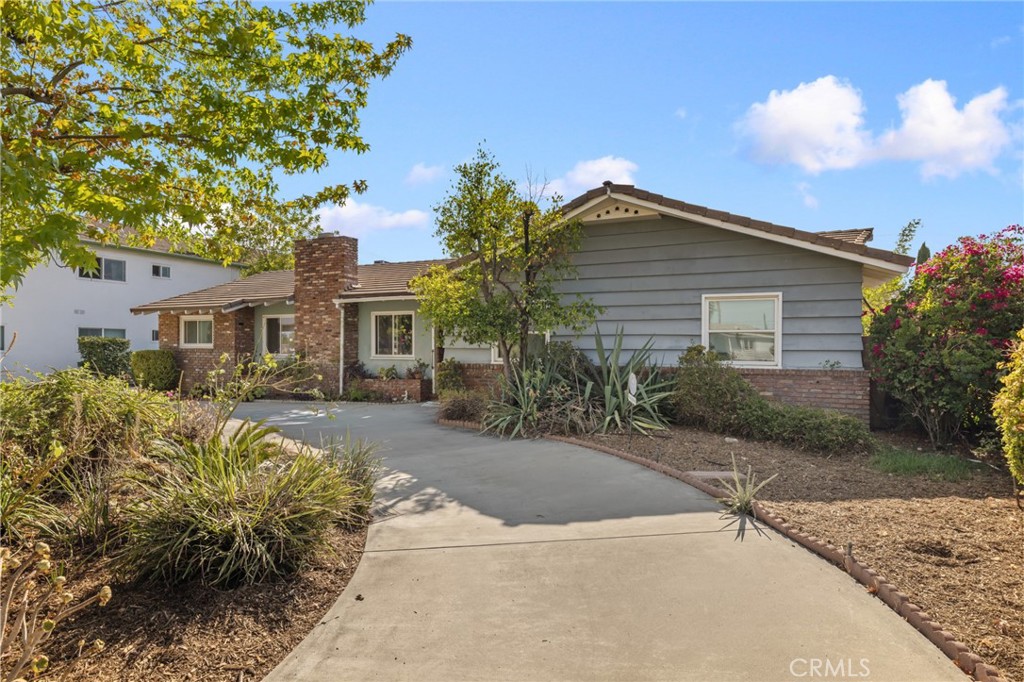 1121 Highland Oaks Drive