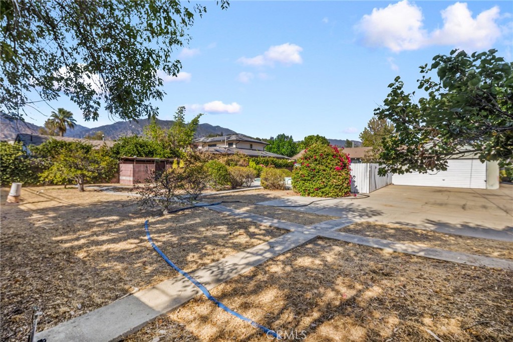 1121 Highland Oaks Drive