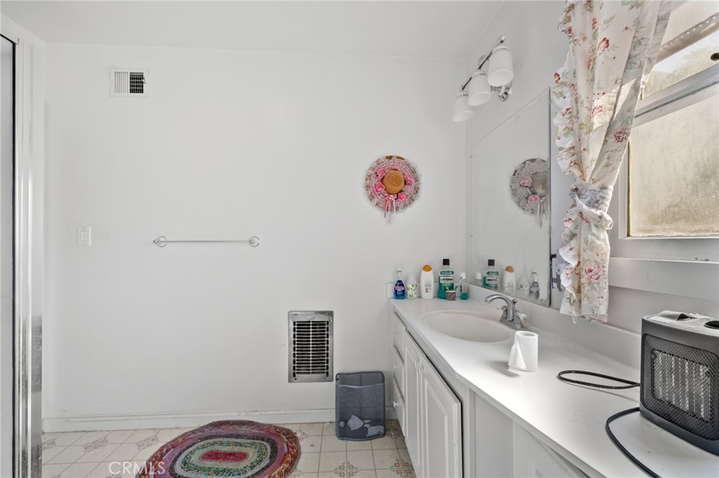 1121 Highland Oaks Drive