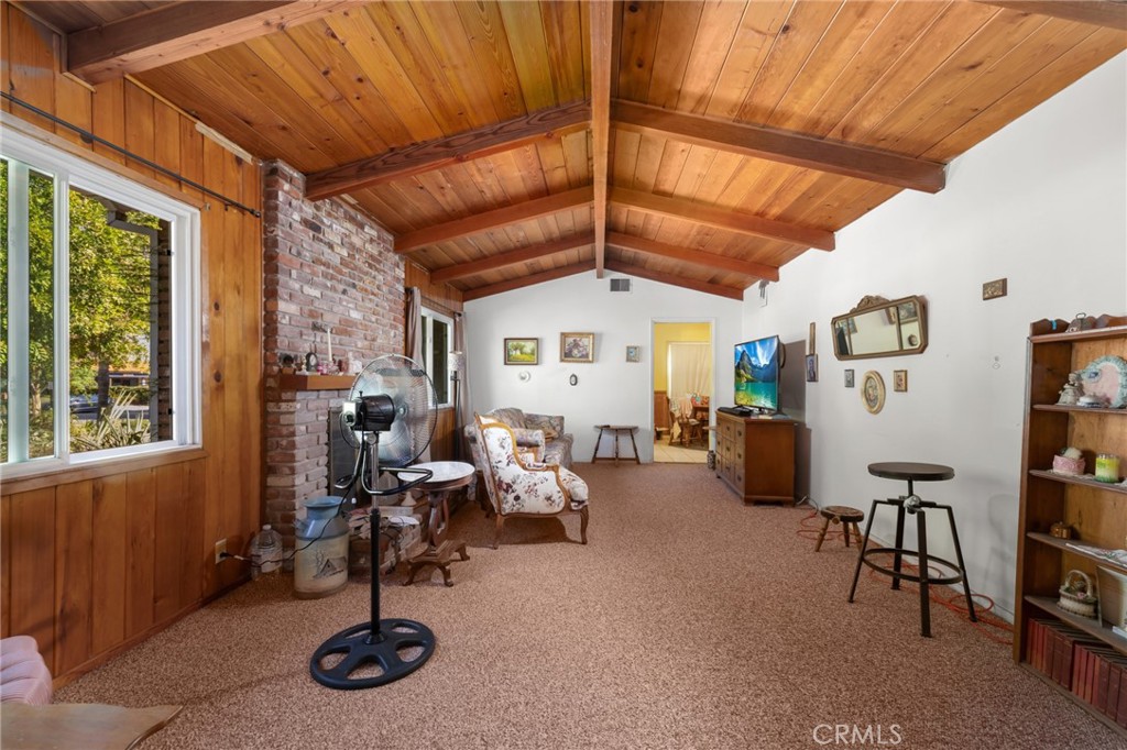 1121 Highland Oaks Drive