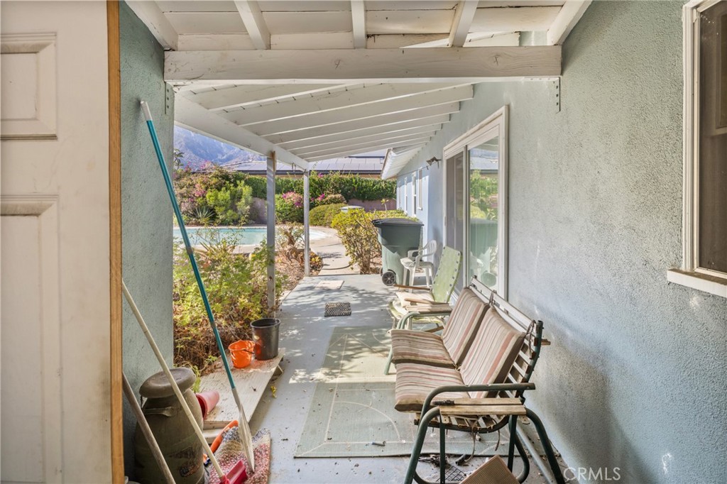 1121 Highland Oaks Drive