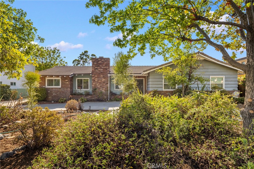 1121 Highland Oaks Drive