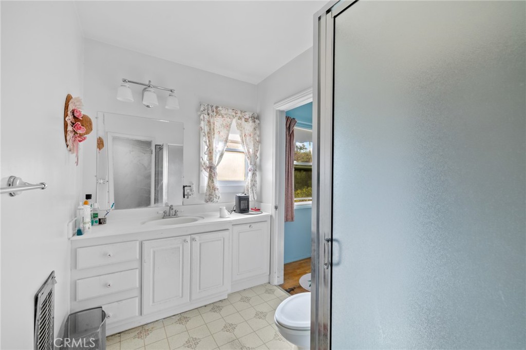 1121 Highland Oaks Drive