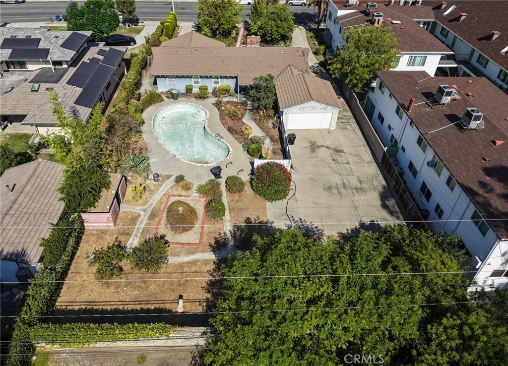 1121 Highland Oaks Drive