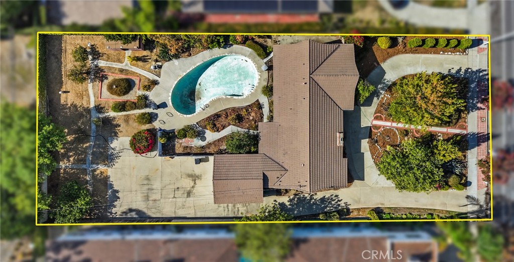 1121 Highland Oaks Drive