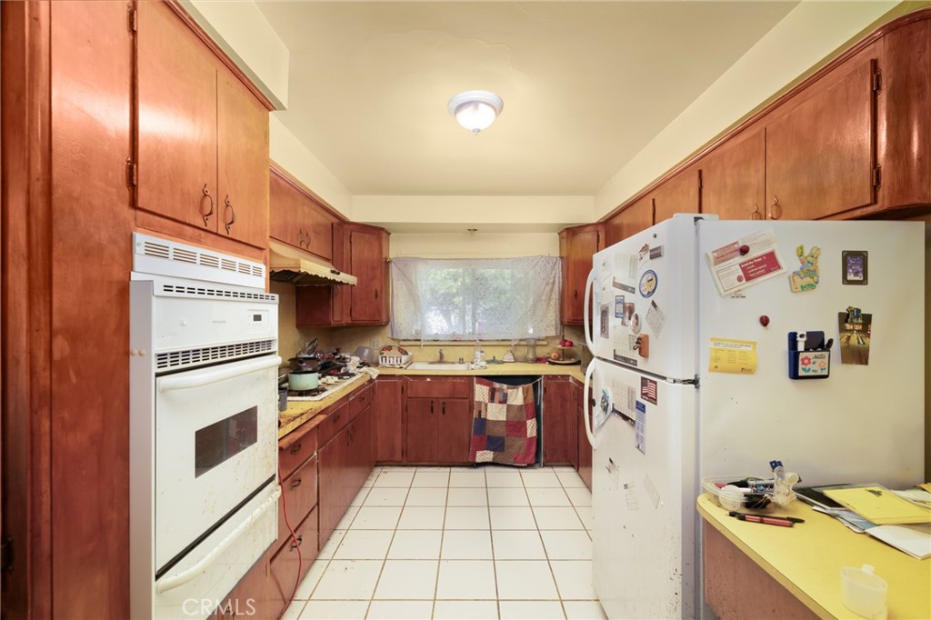 1121 Highland Oaks Drive