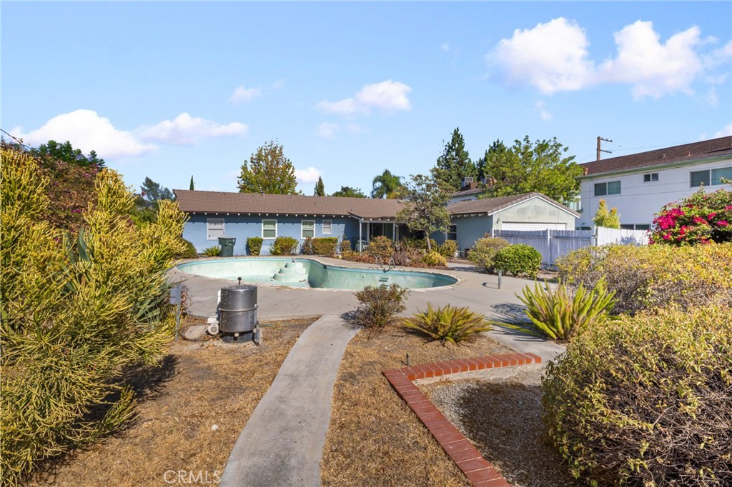 1121 Highland Oaks Drive