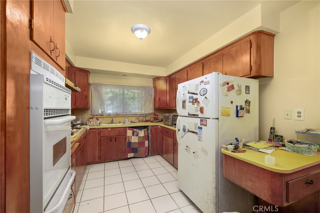 1121 Highland Oaks Drive