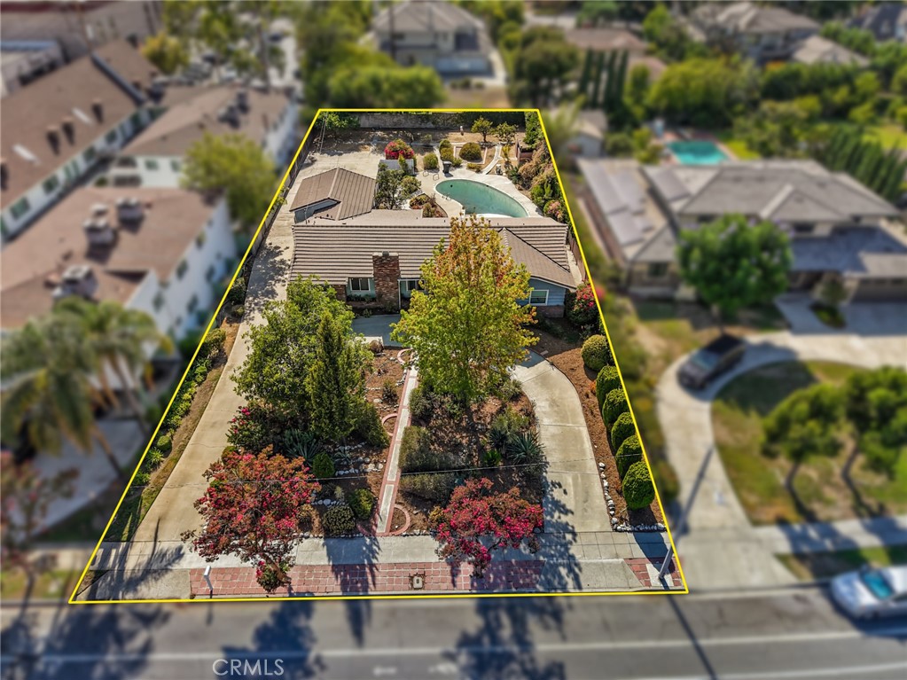 1121 Highland Oaks Drive