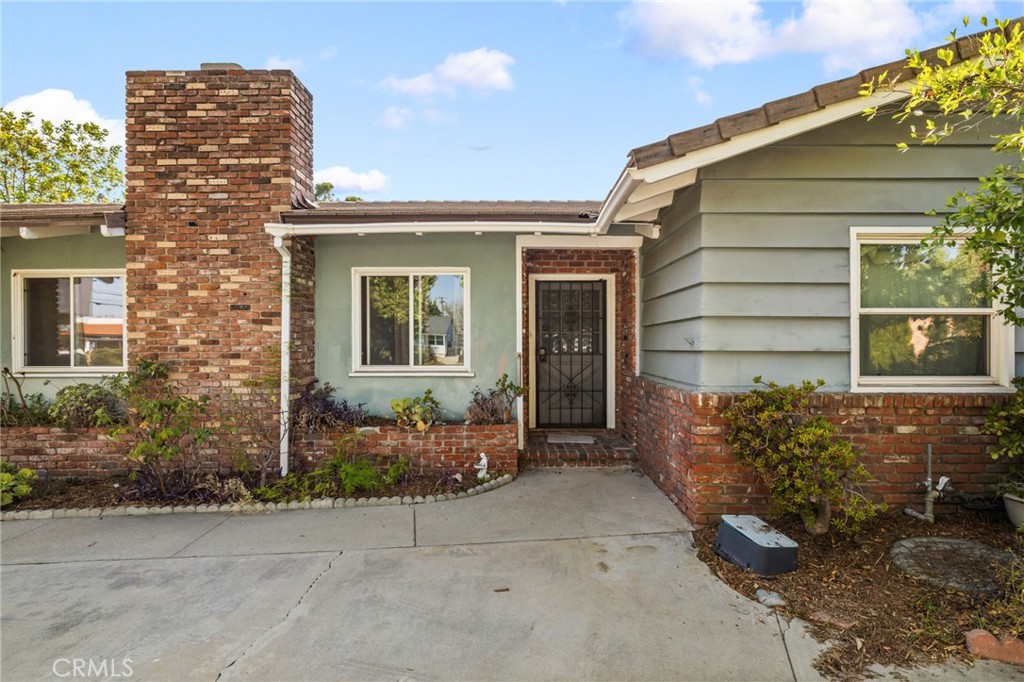 1121 Highland Oaks Drive