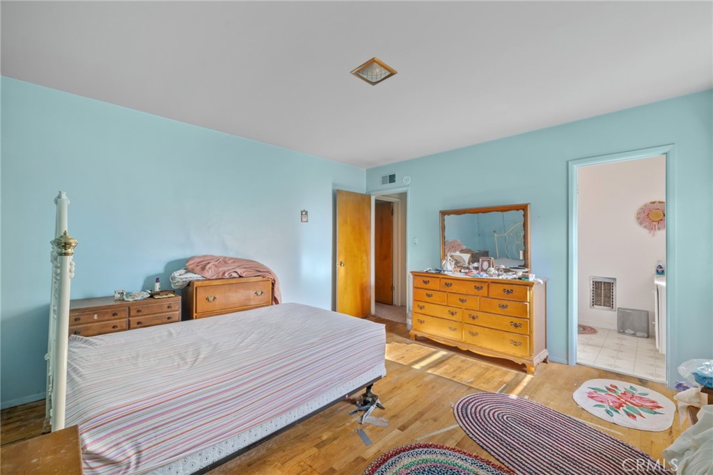 1121 Highland Oaks Drive