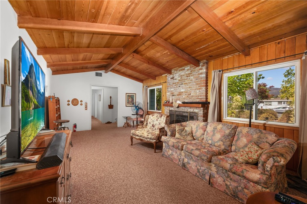 1121 Highland Oaks Drive